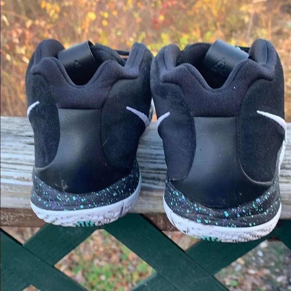 Nike Kyrie 4 GS Sneakers Sz 5Y